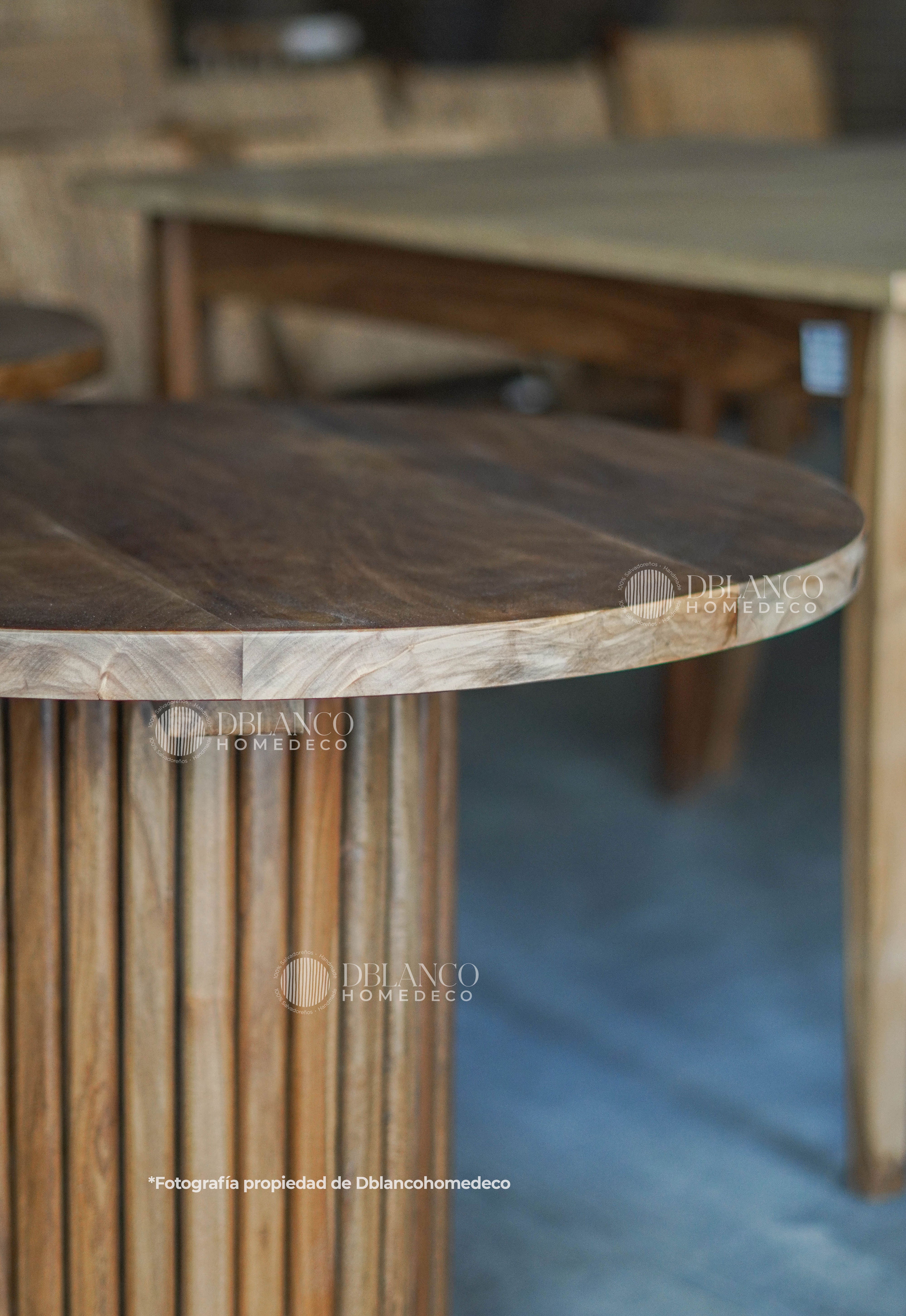 PLIZZÉ TABLE (MESA)