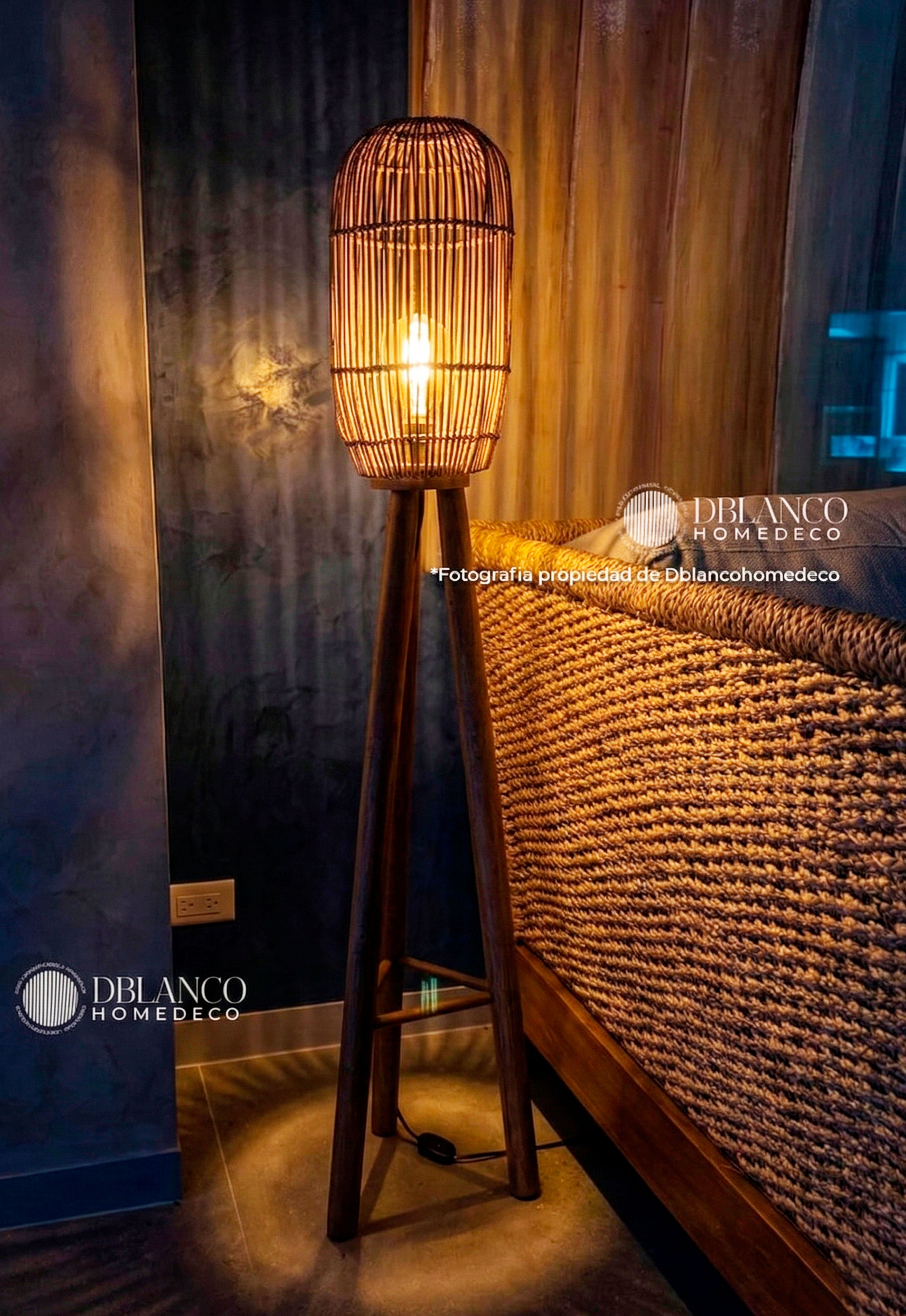 NATURAL TRIPODE LAMP