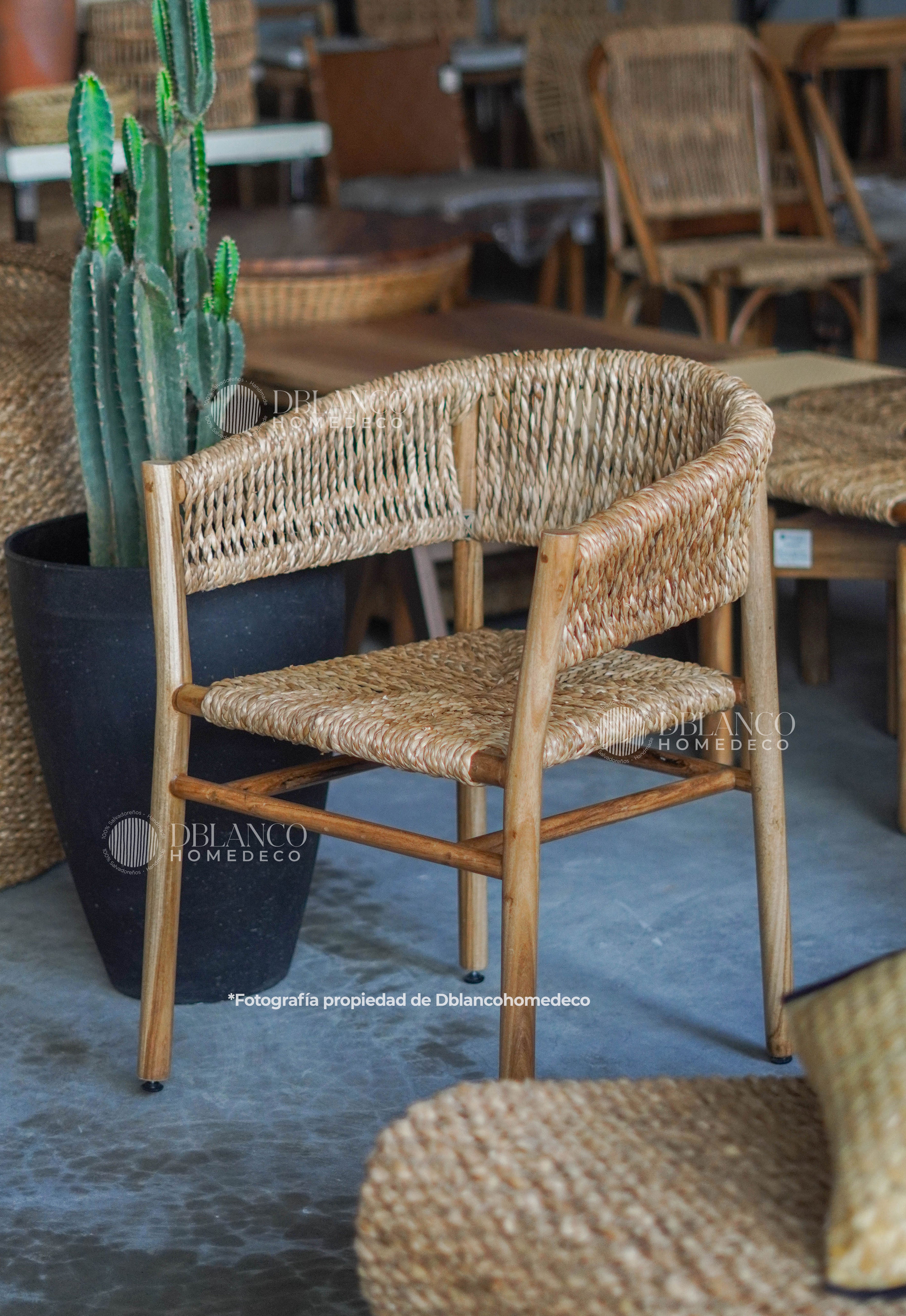 ESENCIA CHAIR