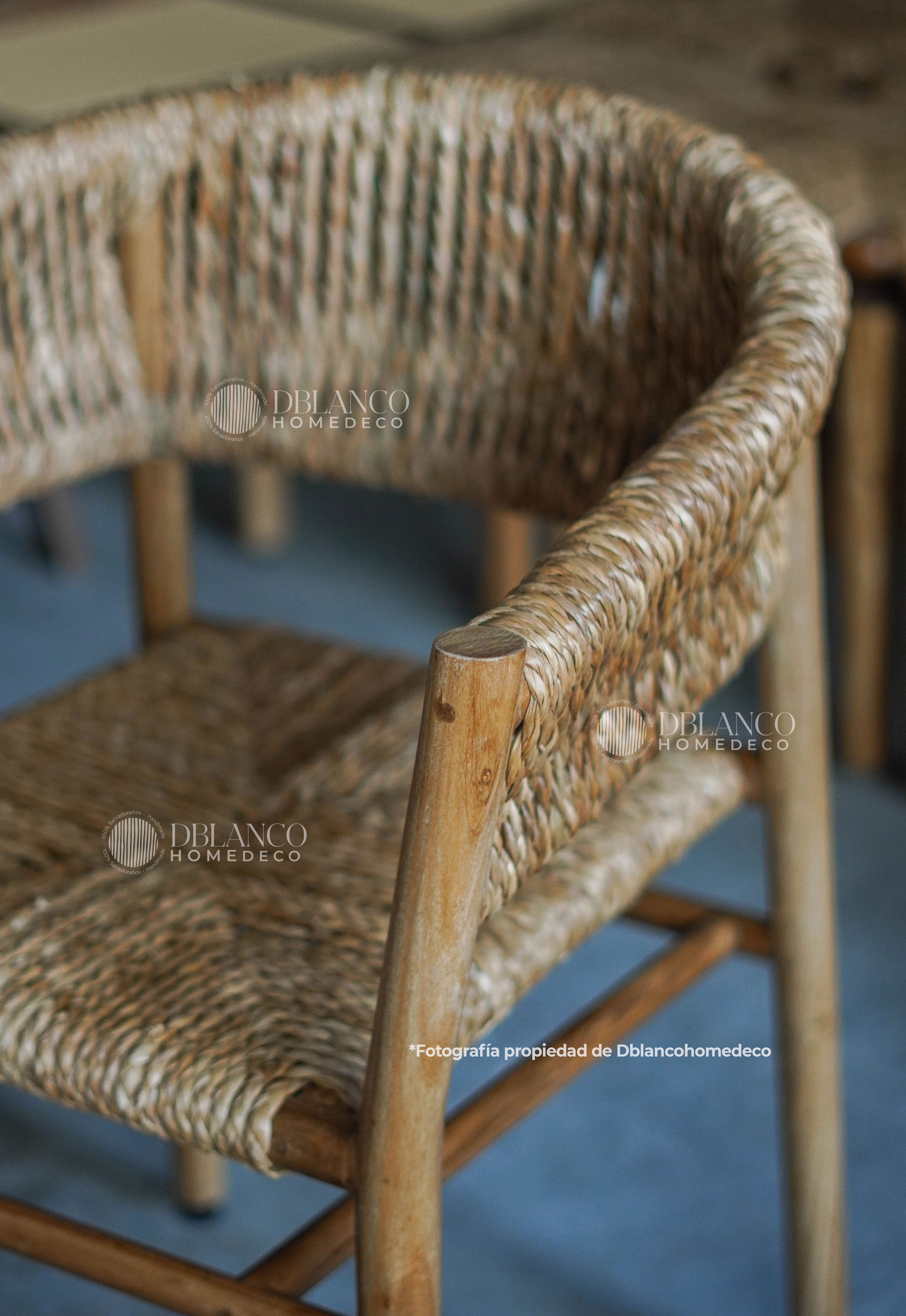 ESENCIA CHAIR