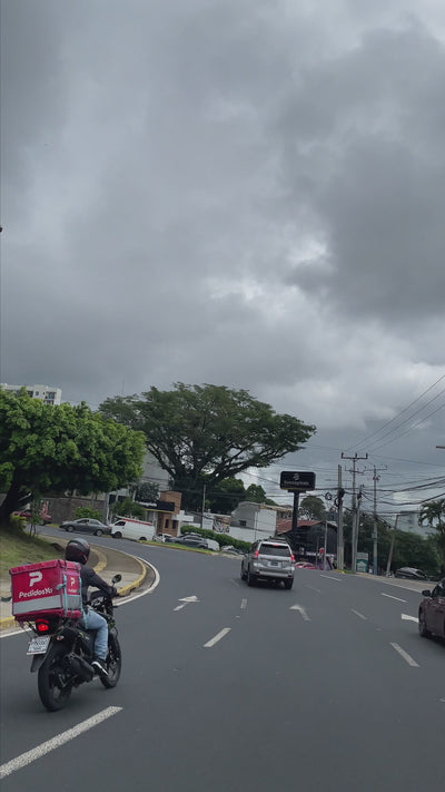 Video de carro en carretera a Dblanco warehouse 